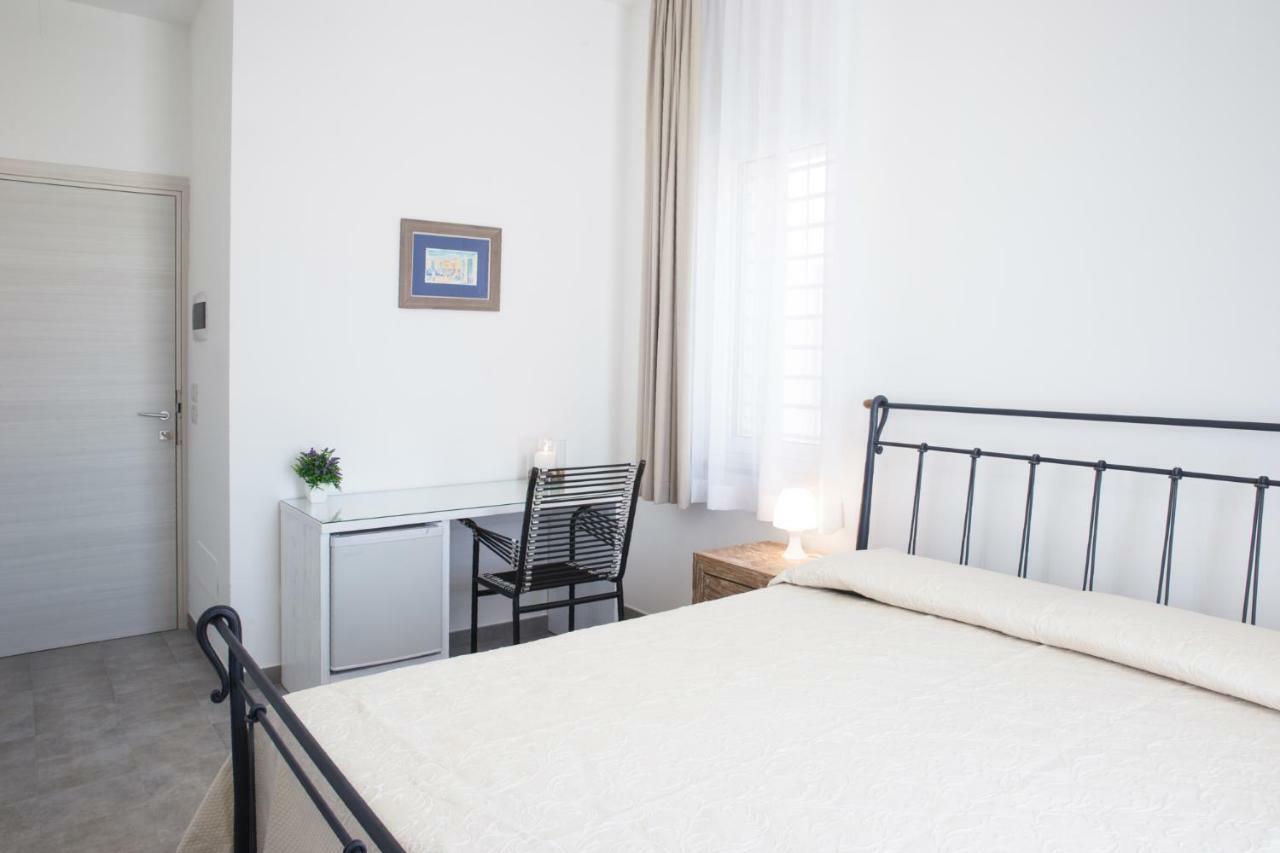 Bed & Breakfast Del Faro โจวีนัซโซ ภายนอก รูปภาพ